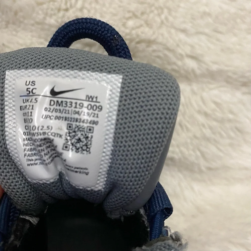 Nike Air More Uptempo Kids Navy and Gray Sneakers Size 5c